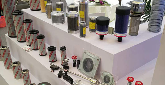 溫州朝日液壓機(jī)電有限公司是一家集開發(fā)、生產(chǎn)、服務(wù)于一體的綜合性企業(yè)，是國(guó)內(nèi)生產(chǎn)液壓輔件的專業(yè)廠家，長(zhǎng)期以來(lái)為冶金、石油、礦山、工程、建筑、塑機(jī)、化工、機(jī)床、交通等行業(yè)的液壓設(shè)備提供液壓過濾器、液壓配件等配套產(chǎn)品，同時(shí)為引進(jìn)設(shè)備提供高品質(zhì)的國(guó)產(chǎn)化備件。朝日液壓配件用品質(zhì)與價(jià)值征服你！