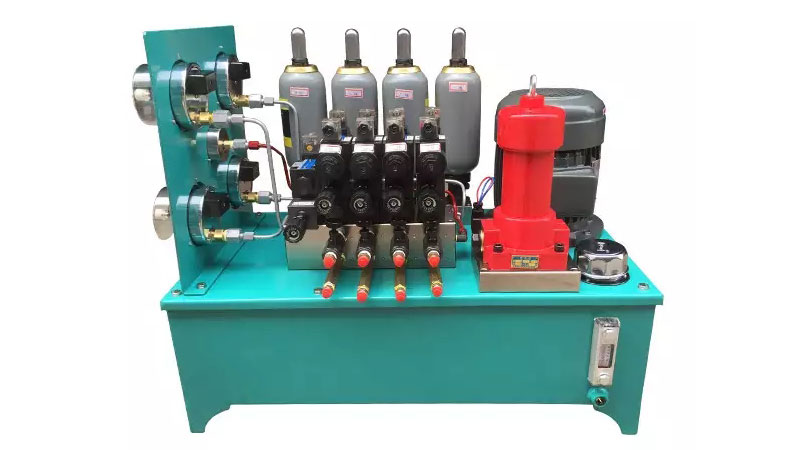 要防止液壓系統(tǒng)中油液污染，一方面要防止外部雜質(zhì)進(jìn)入液壓系統(tǒng)內(nèi)，另一方面選擇合適的液壓油過濾裝置，做好液壓油過濾。 下面液壓過濾器廠家朝日液壓跟大家分享液壓過濾器的選用技巧：